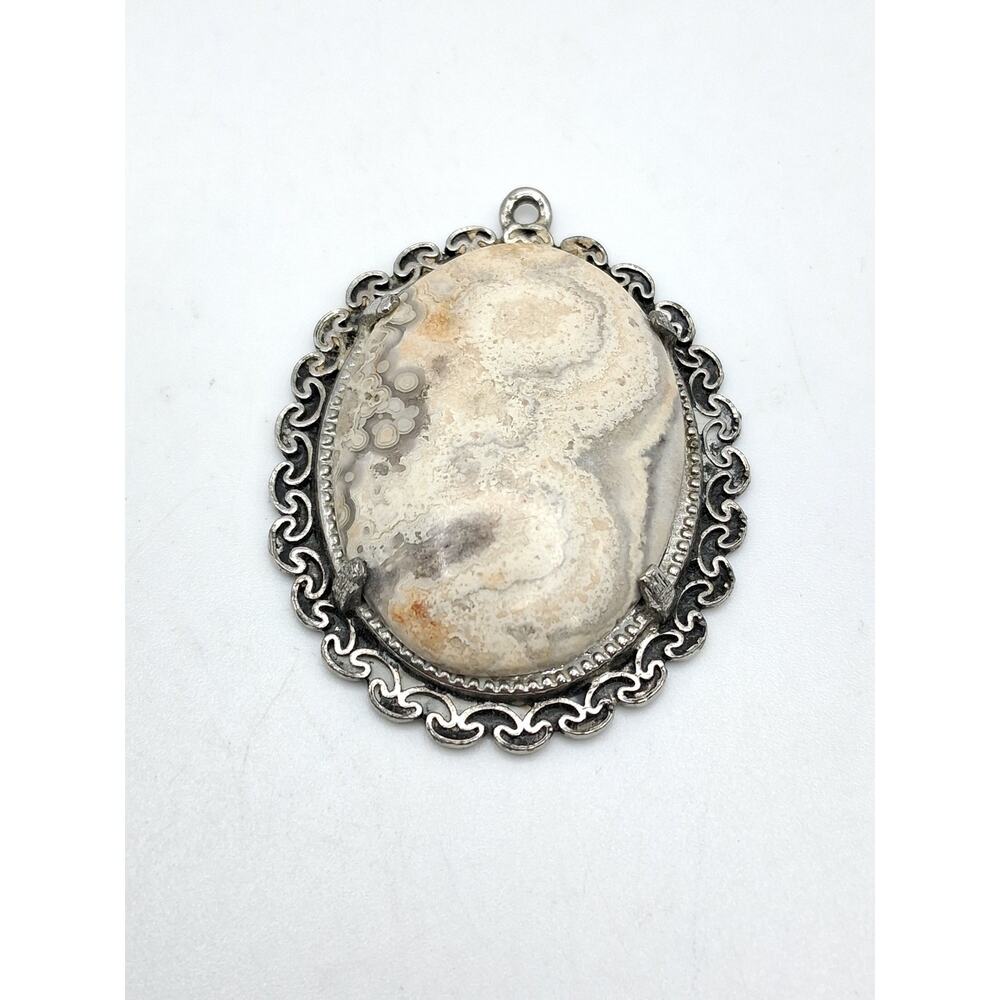 371.  Lace agate pendant